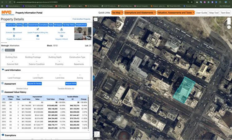 Aerial view of property in urban context
